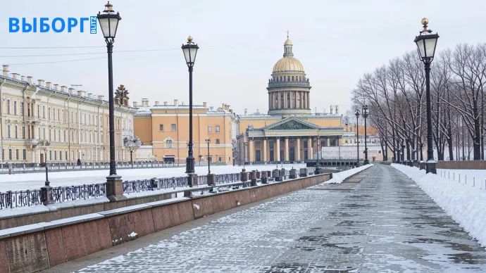 Вид на зимнюю набережную в Санкт-Петербурге Вид на зимнюю набережную в Санкт-Петербурге