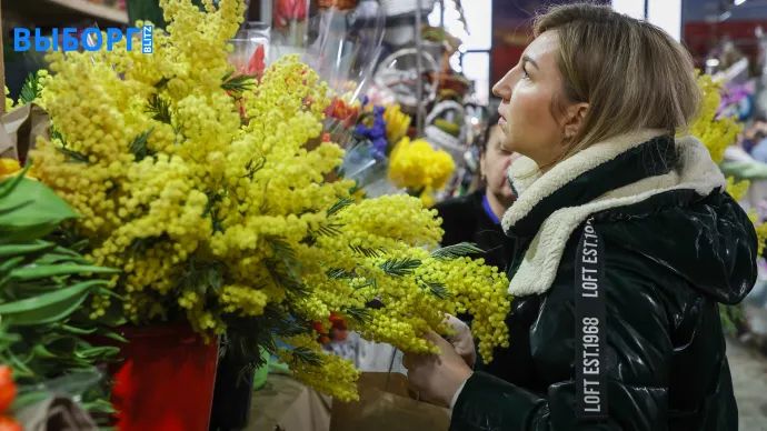 Что дарят женщинам в офисах Ленобласти: самые популярные и неудачные подарки на 8 Марта