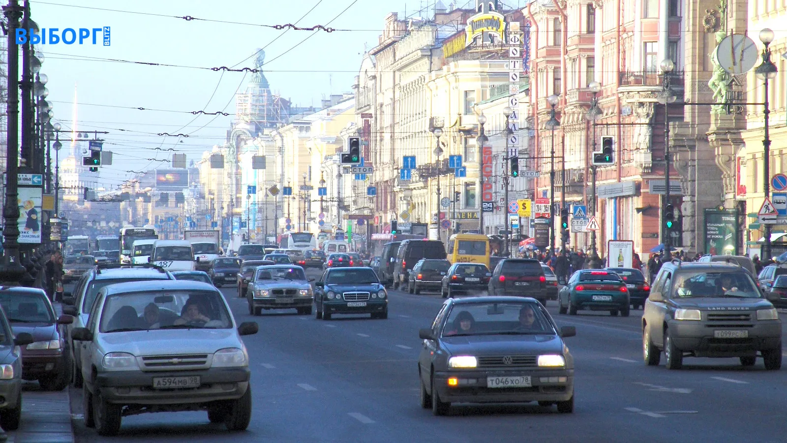 Автомобильное движение на Невском проспекте